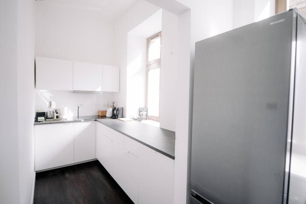 Piotrkowska 50 & Narutowicza Five-room Elite Enclave - New Listing *